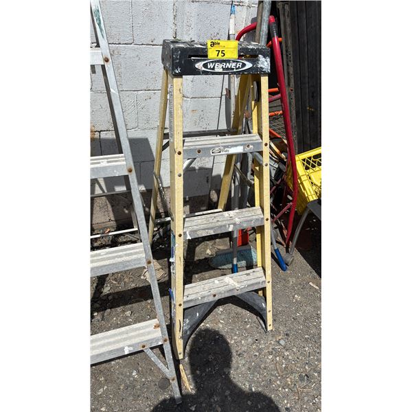 WERNER 4' FIBERGLASS STEP LADDER