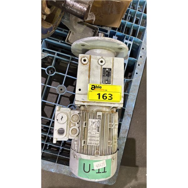 277/480V 1.23 HP LENZE MOTOR WITH GEAR REDUCER: MODEL MDEMA1M080-32