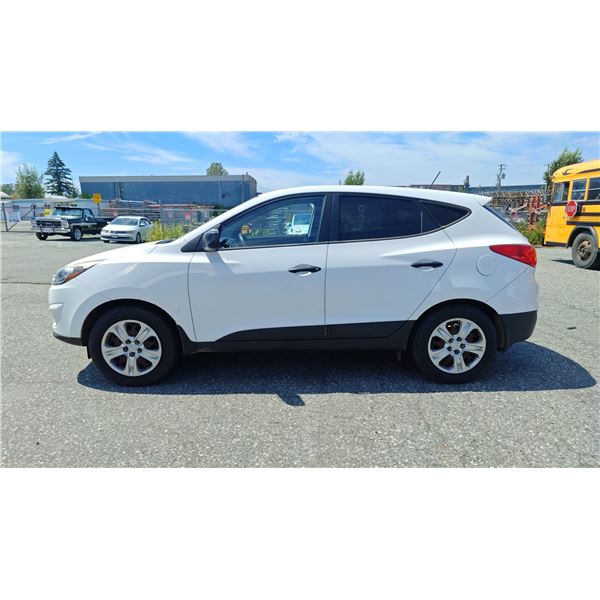 2014 HYUNDAI TUCSON, 4 DOOR SUV, WHITE, VIN KM8JT3AF5EU808999,