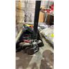 Image 3 : HYSTER ELECTRIC PALLET JACK *NO CHARGER*