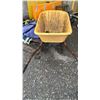 Image 3 : YELLOW WHEEL BARROW