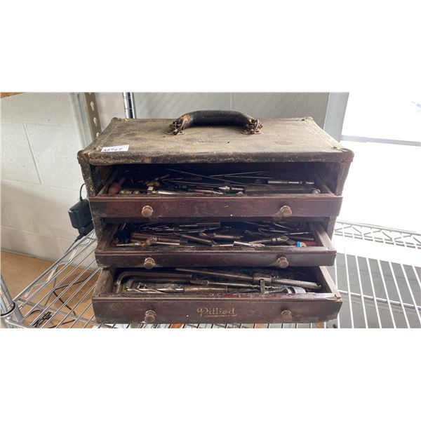 SMALL ANTIQUE 4 DRAWER CABINET OF ASSORTED MACHINISTS BITS AND MISCELLANEOUS