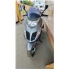 Image 3 : 2009 KYMCO FROST 200I, OPEN SCOOTER GREY, VIN RFBT9H15X9B280106,