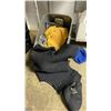 Image 1 : TOTE OF ASSORTED SCUBA GEAR