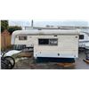 Image 2 : VANGUARD TRUCK CAMPER MODEL P-8RF WITH PROPANE HEATER (1 LEG BROKEN, ALL LEGS DETACHED,