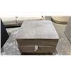 Image 4 : STORAGE OTTOMAN, CHAIR