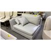 Image 2 : MOES LEATHER SECTIONAL PIECE WITH CUSHIONS