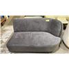 Image 1 : MOES SECTIONAL PIECE