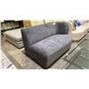 Image 2 : MOES SECTIONAL PIECE
