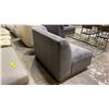 Image 3 : MOES SECTIONAL PIECE