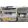Image 3 : WHITE METAL ROLLING CART WITH ASSORTED GROOMING TOOLS *CONTENTS INCLUDED*