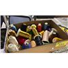 Image 2 : SHELF OF ASSORTED SEWING THREADS AND MORE