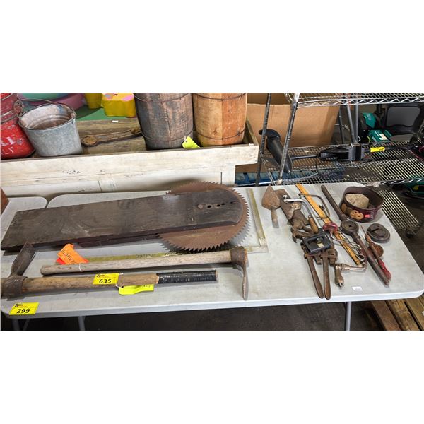 TABLE OF ASSORTED VINTAGE TOOLS: SAW BLADES, ADZES, TROWELS, HAND CRANK DRILL & MORE