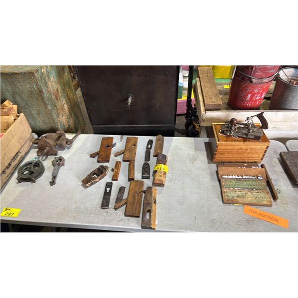 TABLE OF ASSORTED VINTAGE TOOLS: ASSTD. PLANES, PLANE CUTTERS, CLAMP & MORE
