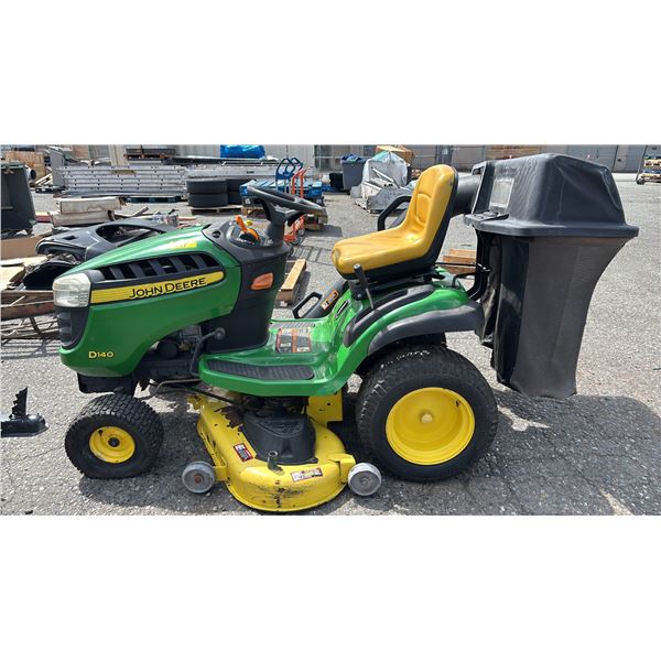 JOHNE DEERE D140 RIDE-ON-LAWN MOWER WITH GRASS CATCHER BAG