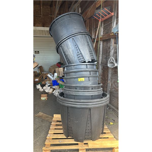 PALLET OF ASSORTED SIZES PLANTERS