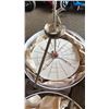 Image 3 : (2) MODERN WHITE DRUM-STYLE PENDENT LIGHT FIXTURES