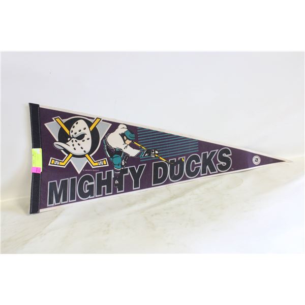 VINTAGE MIGHTY DUCKS NHL FELT PENNANT