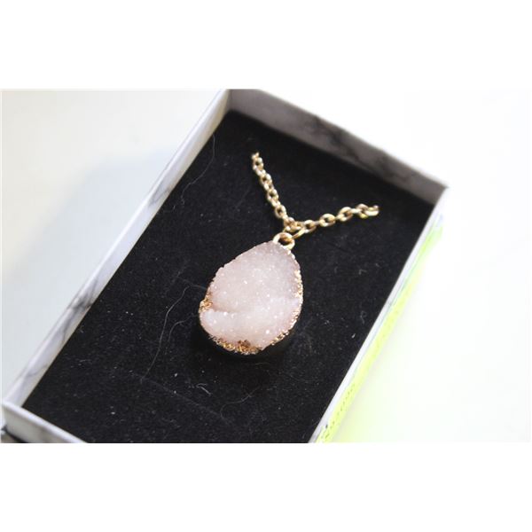 IMITATION DRUZY STONE PENDANT IN GIFT BOX