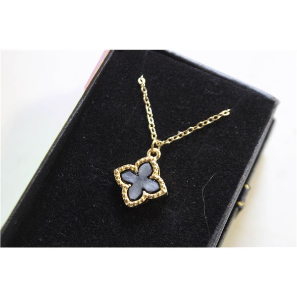 4 LEAF CLOVER BLACK IRIDESCENT NECKLACE