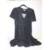 Image 1 : SZ. L  IYLA BLACK DOT V NECK FRONT