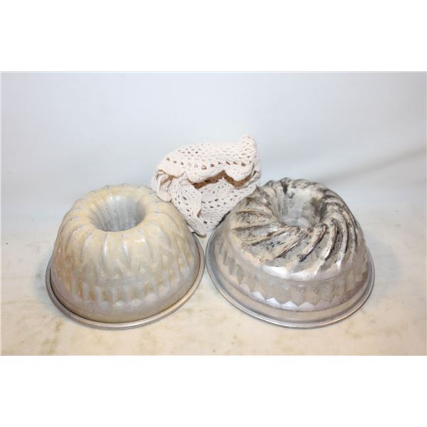 PAIR OF VINTAGE JELLO MOLDS