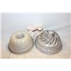 Image 1 : PAIR OF VINTAGE JELLO MOLDS