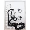 Image 1 : ESTATE JEWELLRY LOT BLACK/WHITE