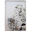 Image 1 : ESTATE LOT BLACK WHITE JEWELLRY,
