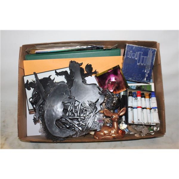 FLAT OF ASSORTED COLLECTIBLES AND