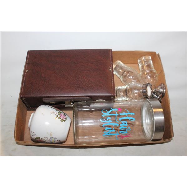 FLAT ASSORTED COLLECTIBLES, ANTIQUE