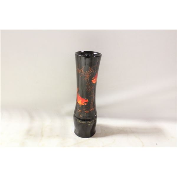 BLACK LAQUER VASE WITH GOLDEN FISH