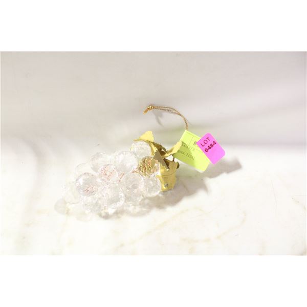 SMALL LUCITE GRAPE CLUSTER