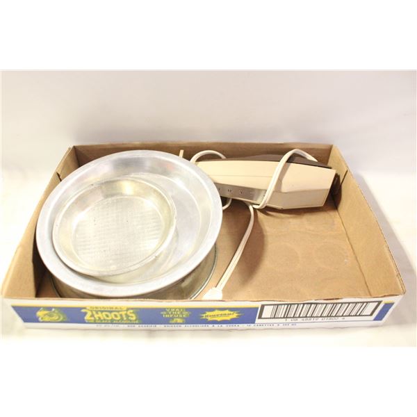ELECTRIC KNIFE AND BAKING PANS