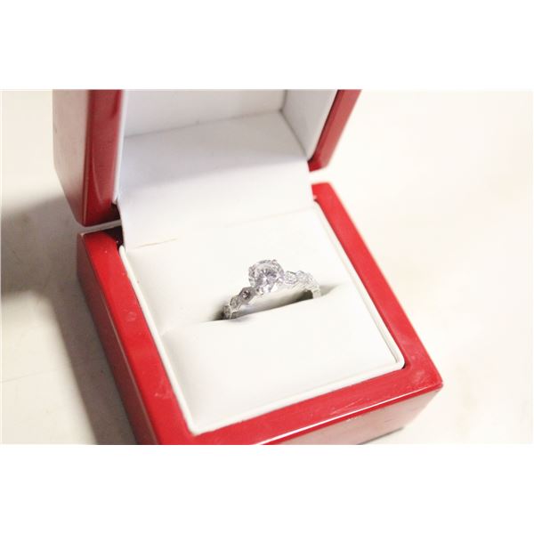 ESTATE RING IN BOX-ESTATE