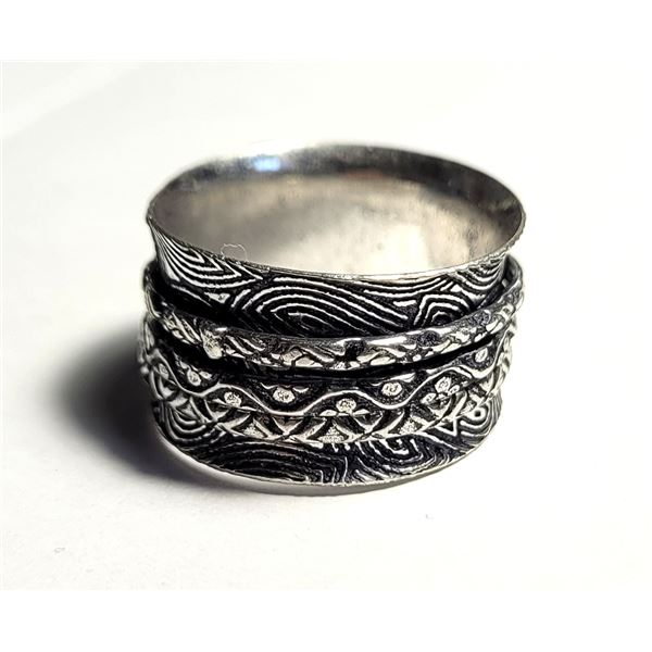 29) SILVER TONE SIZE 9 ENGRAVED