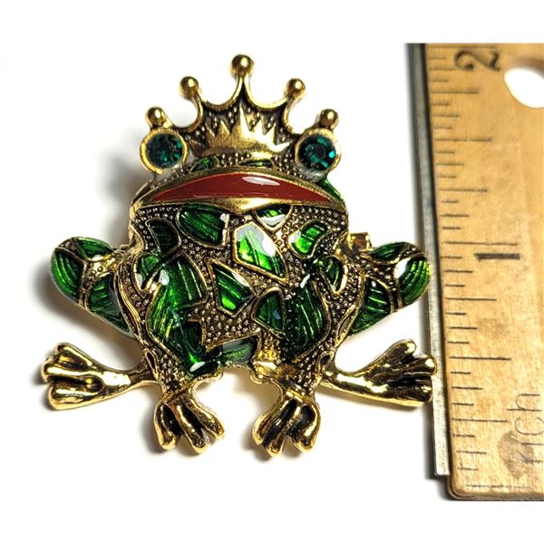 21) GOLD TONE WITH GREEN & RED