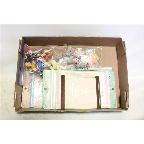 FLAT OF ASSORTED VINTAGE SMALL TOYS AND