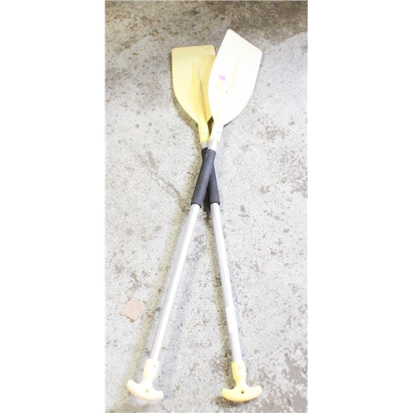 2 BOAT PADDLES