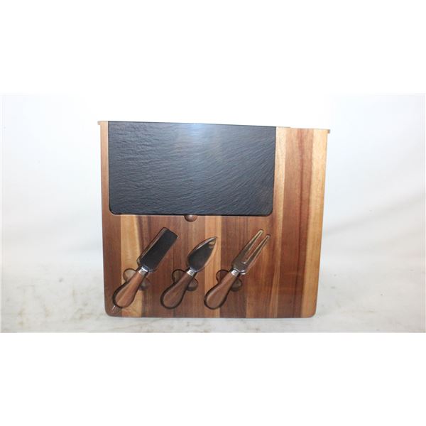 NEW - THIRTY ONE BRAND WOOD CHEESE BOARD