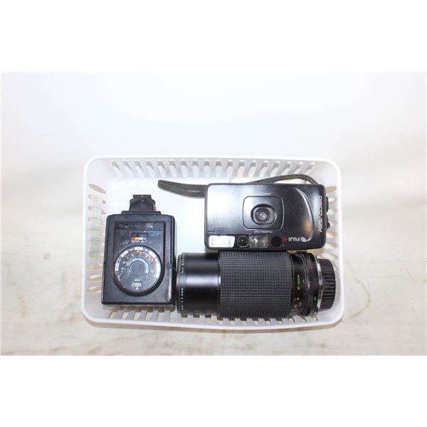 CAMERA ITEMS INCL. MINOLTA LENS OLD FLASH ETC