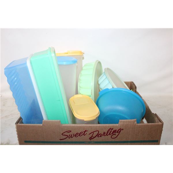 2 TUPPERWARE JELLY MOLDS / 6 TUPPERWARE CONTAINERS