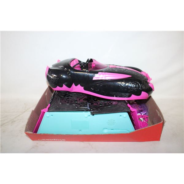 2011 MONSTER HIGH CAR & STAGE DJ W/ 2008 MH