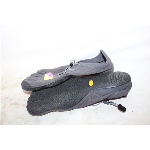 VIBRAM TOE SHOES NEW SZ 12