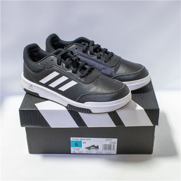 ADIDAS KIDS SHOE BLACK & WHITE SIZE 6
