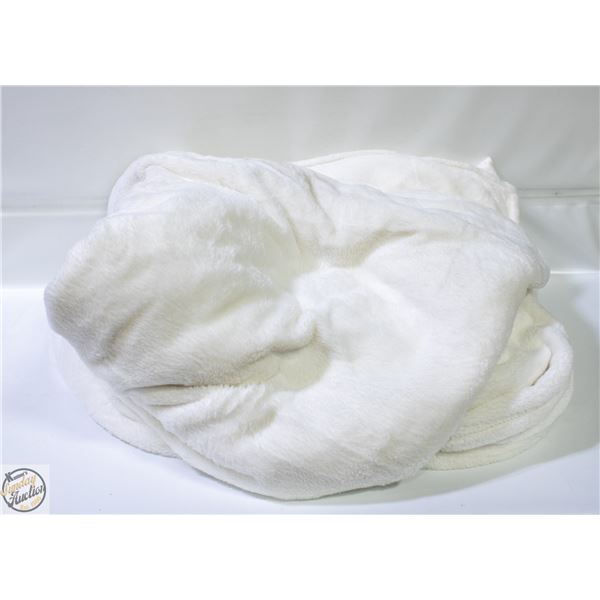 KIRKLAND PLUSH THROW BLANKET WHITE 98 X 92"