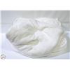 Image 1 : KIRKLAND PLUSH THROW BLANKET WHITE 98 X 92"