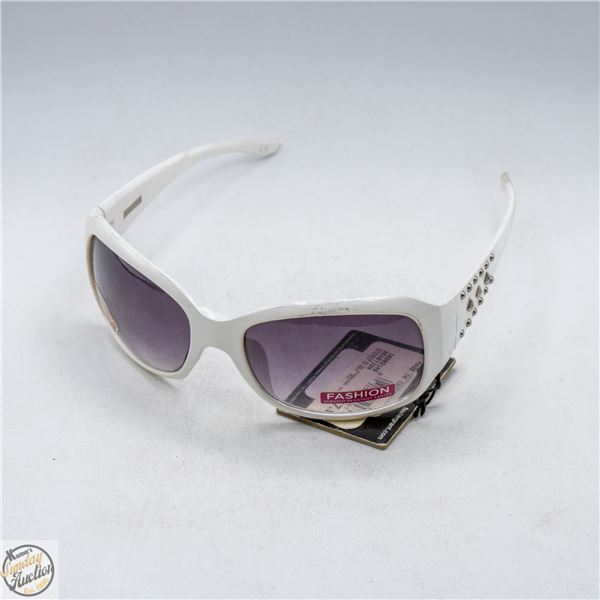 PAIR OF SUNGLASSES