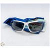 Image 1 : PAIR OF SUNGLASSES