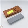 Image 1 : NEW DOUBLE-SIDED HONING STONE IN LEATHER
